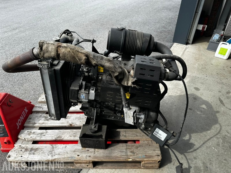 2010 Yanmar 4TNV84T-GGEH - ציוד בנייה: תמונה 2 2010 Yanmar 4TNV84T-GGEH - ציוד בנייה: תמונה 2