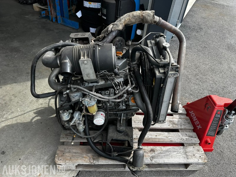2010 Yanmar 4TNV84T-GGEH - ציוד בנייה: תמונה 1 2010 Yanmar 4TNV84T-GGEH - ציוד בנייה: תמונה 1