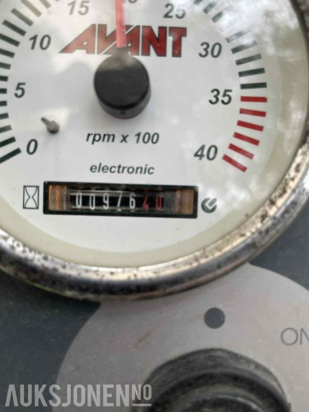 2011 Avant 520 - מעמיס היגוי החלקה: תמונה 5 2011 Avant 520 - מעמיס היגוי החלקה: תמונה 5