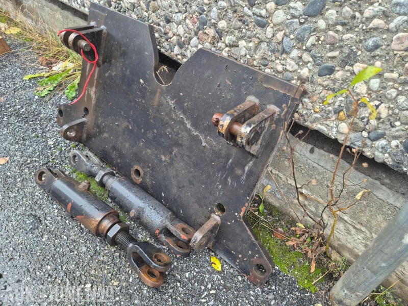 2011 Brøyteplate / brøytefeste til New Holland TS 110 - מכונה חקלאית: תמונה 1 2011 Brøyteplate / brøytefeste til New Holland TS 110 - מכונה חקלאית: תמונה 1