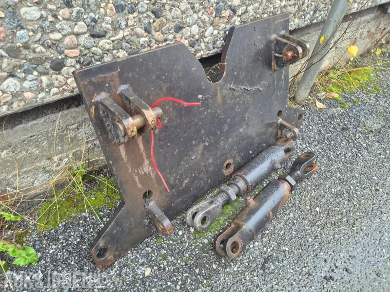 2011 Brøyteplate / brøytefeste til New Holland TS 110 - מכונה חקלאית: תמונה 2 2011 Brøyteplate / brøytefeste til New Holland TS 110 - מכונה חקלאית: תמונה 2