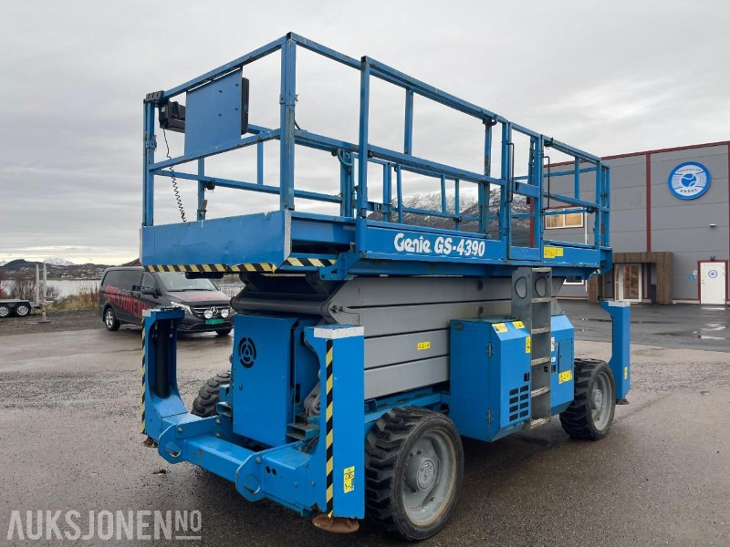 2011 Genie GS 4390 Sakselift, 1698 timer - פלטפורמה אווירית: תמונה 1 2011 Genie GS 4390 Sakselift, 1698 timer - פלטפורמה אווירית: תמונה 1