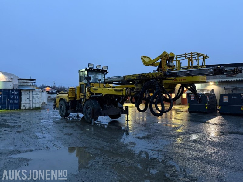 2012 Atlas Copco Boomer E2C Borerigg, To-bom oppsett med integrert kurv - אסדת קידוח: תמונה 3 2012 Atlas Copco Boomer E2C Borerigg, To-bom oppsett med integrert kurv - אסדת קידוח: תמונה 3