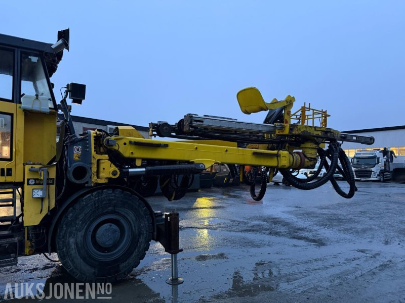 2012 Atlas Copco Boomer E2C Borerigg, To-bom oppsett med integrert kurv - אסדת קידוח: תמונה 5 2012 Atlas Copco Boomer E2C Borerigg, To-bom oppsett med integrert kurv - אסדת קידוח: תמונה 5