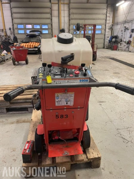 2012 Husqvarna FS524 selvgående gulvsag - ציוד בנייה: תמונה 4 2012 Husqvarna FS524 selvgående gulvsag - ציוד בנייה: תמונה 4