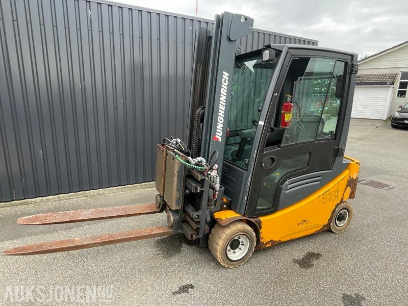2012 Jungheinrich EFG 320 EL.Truck - Ravas vekt - 7 m. løftehøyde - 2 tonn løftekapasitet - 4812 timer. - ציוד לטיפול בחומרים: תמונה 1 2012 Jungheinrich EFG 320 EL.Truck - Ravas vekt - 7 m. løftehøyde - 2 tonn løftekapasitet - 4812 timer. - ציוד לטיפול בחומרים: תמונה 1