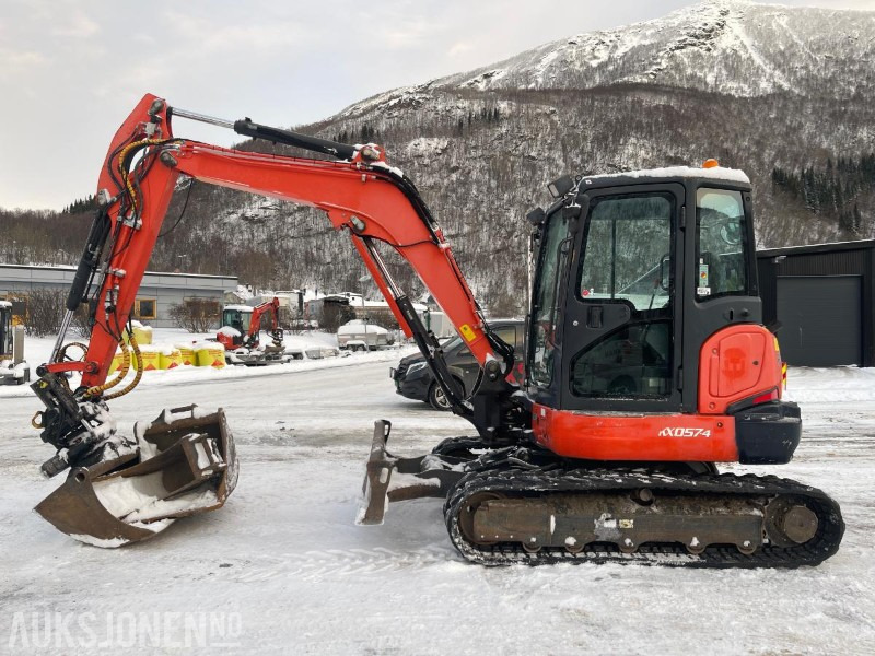 2012 Kubota KX057-4 Gravemaskin med tiltrotator, tre skuffer, kun 4408 timer - מיני מחפר: תמונה 2 2012 Kubota KX057-4 Gravemaskin med tiltrotator, tre skuffer, kun 4408 timer - מיני מחפר: תמונה 2