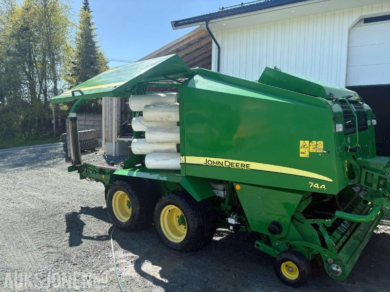 2012 Rundballepresse - John Deere 744 - מכונה חקלאית: תמונה 5 2012 Rundballepresse - John Deere 744 - מכונה חקלאית: תמונה 5