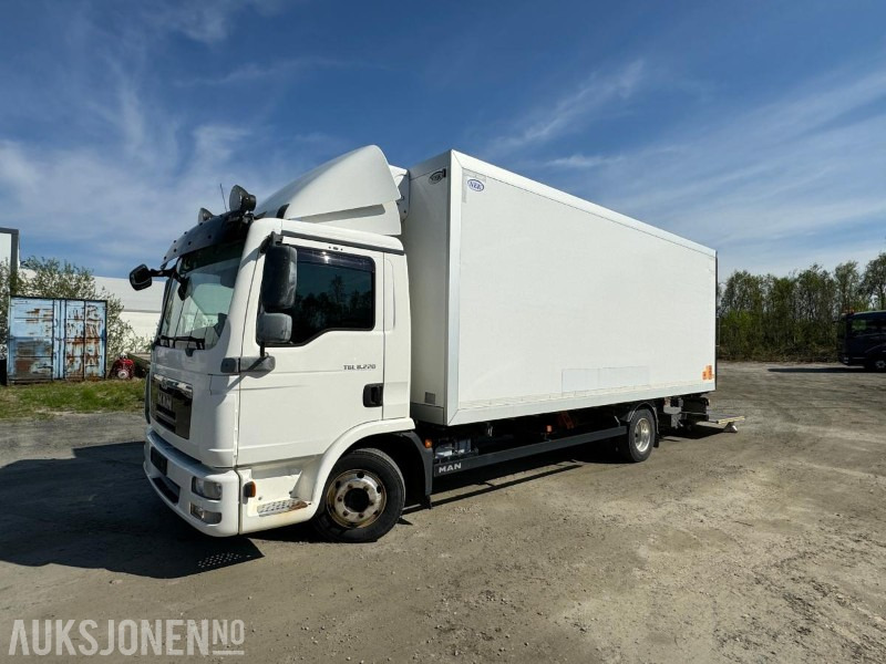 2013 MAN TGL 8.220 4X2BL - 18PL Carrier Frys - Bakløft - EU-Godkjent - משאית תיבה: תמונה 1 2013 MAN TGL 8.220 4X2BL - 18PL Carrier Frys - Bakløft - EU-Godkjent - משאית תיבה: תמונה 1