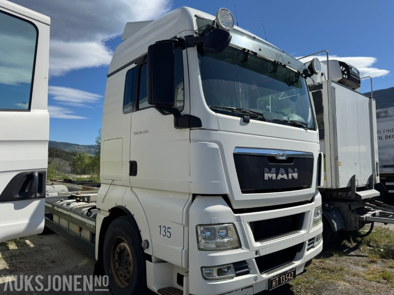 2013 MAN TGX 26.480 chassis med containerfester - מוביל מכולות/ משאית החלפת גוף: תמונה 3 2013 MAN TGX 26.480 chassis med containerfester - מוביל מכולות/ משאית החלפת גוף: תמונה 3