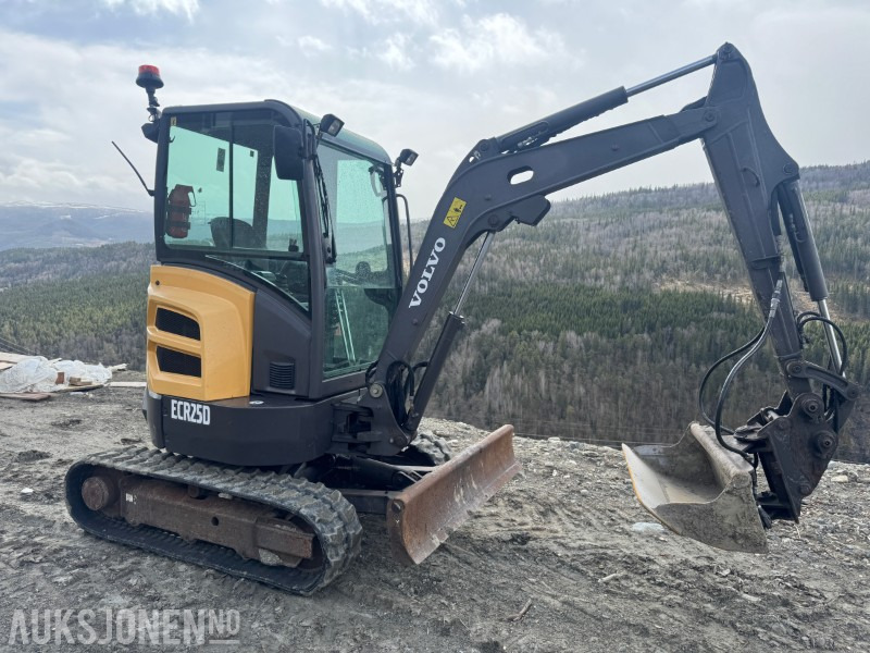 2013 Volvo ECR25D gravemaskin med 3 skuffer - מיני מחפר: תמונה 2 2013 Volvo ECR25D gravemaskin med 3 skuffer - מיני מחפר: תמונה 2
