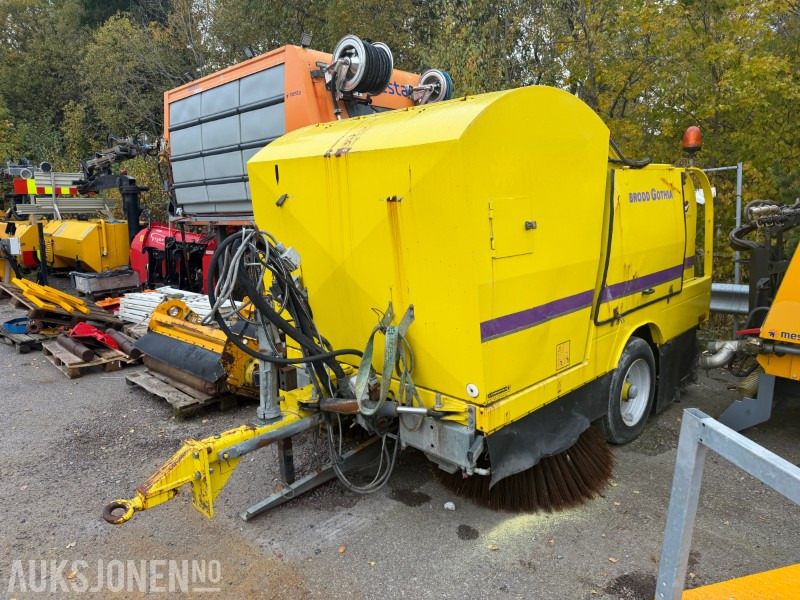 2014 Brodd Gothia Slepesoper til Traktor/Sopemaskin - ציוד בנייה: תמונה 1 2014 Brodd Gothia Slepesoper til Traktor/Sopemaskin - ציוד בנייה: תמונה 1