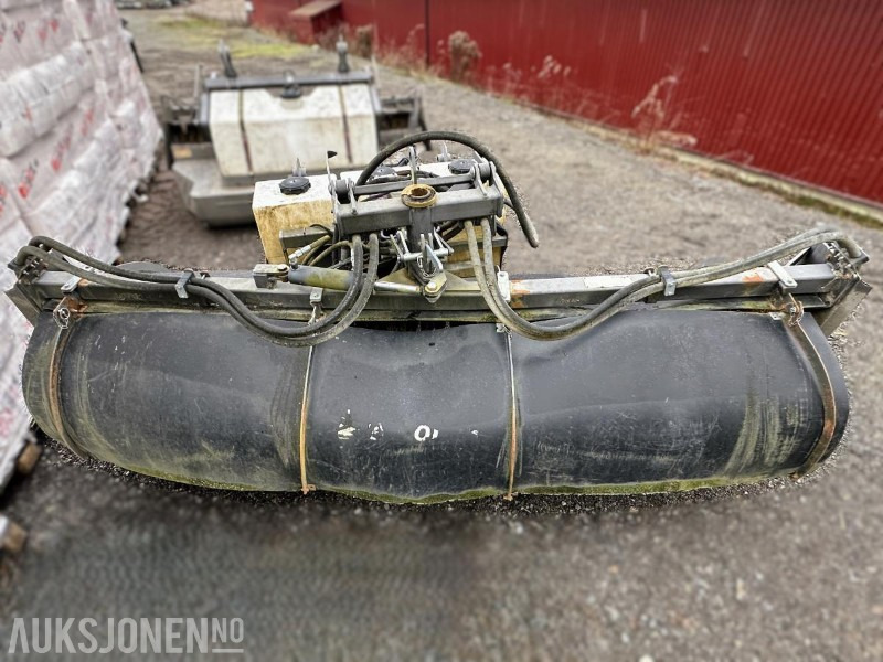 2014 HOLMS SH-3.0 FEIEKOST MED VANNTANKER OG STØVDEMPING - צרופה עבור מכונת בנייה: תמונה 2 2014 HOLMS SH-3.0 FEIEKOST MED VANNTANKER OG STØVDEMPING - צרופה עבור מכונת בנייה: תמונה 2