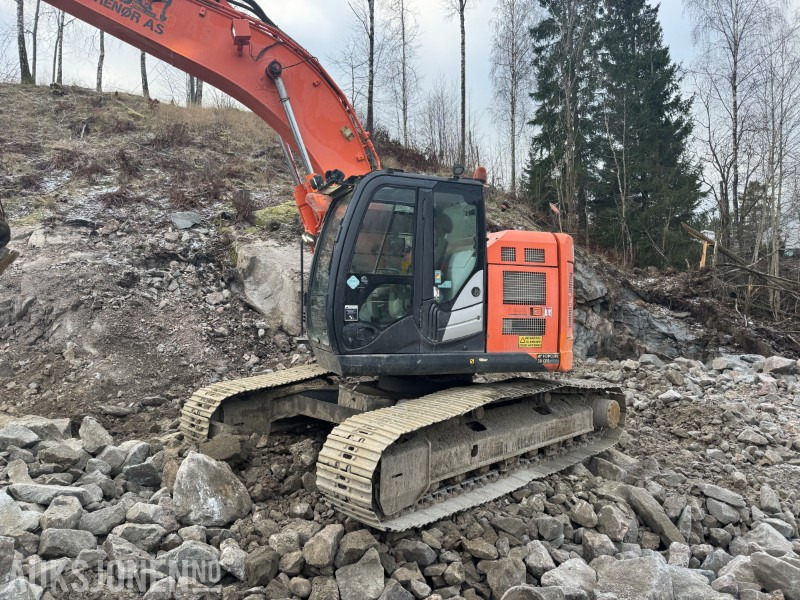 2014 Hitachi ZX225USLC-5B Beltegraver med tiltrotator og pusseskuffe - מחפר: תמונה 3 2014 Hitachi ZX225USLC-5B Beltegraver med tiltrotator og pusseskuffe - מחפר: תמונה 3