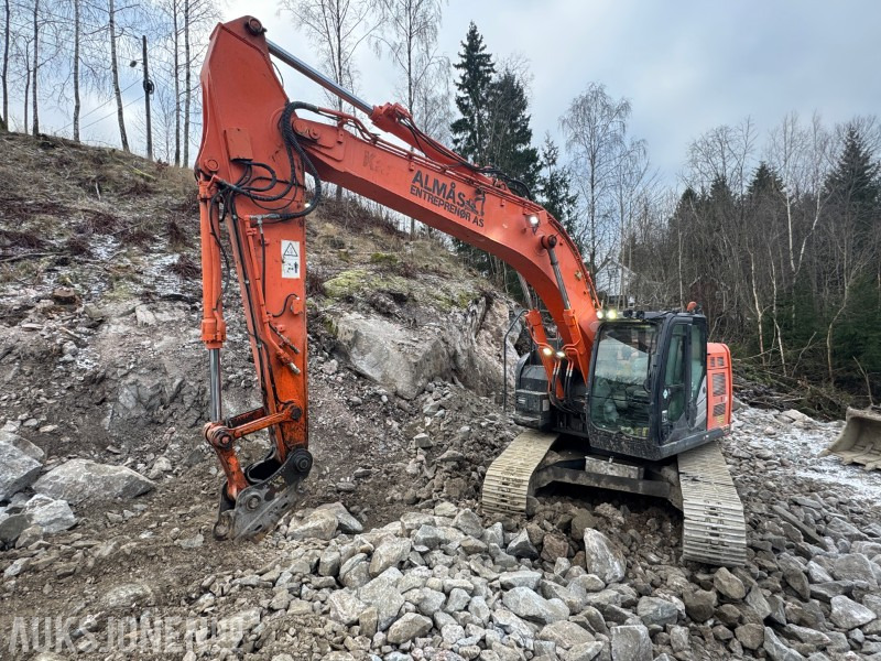 2014 Hitachi ZX225USLC-5B Beltegraver med tiltrotator og pusseskuffe - מחפר: תמונה 2 2014 Hitachi ZX225USLC-5B Beltegraver med tiltrotator og pusseskuffe - מחפר: תמונה 2