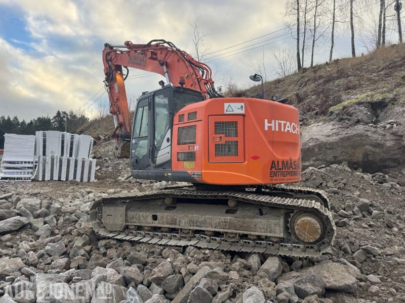 2014 Hitachi ZX225USLC-5B Beltegraver med tiltrotator og pusseskuffe - מחפר: תמונה 5 2014 Hitachi ZX225USLC-5B Beltegraver med tiltrotator og pusseskuffe - מחפר: תמונה 5