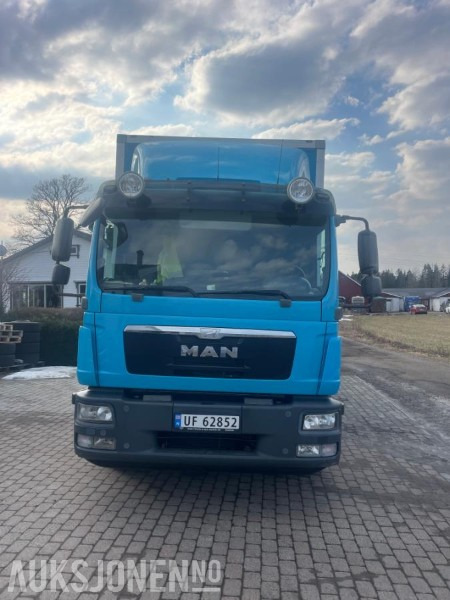 2014 MAN TGM lastebil/skapbil - Full sideåpning - Plass til 18 paller 2014 MAN TGM lastebil, blå, med 385 000 km - משאית תיבה: תמונה 1 2014 MAN TGM lastebil/skapbil - Full sideåpning - Plass til 18 paller 2014 MAN TGM lastebil, blå, med 385 000 km - משאית תיבה: תמונה 1