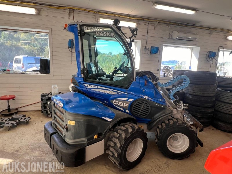 2014 Multione SL840DT - מעמיס היגוי החלקה: תמונה 1 2014 Multione SL840DT - מעמיס היגוי החלקה: תמונה 1