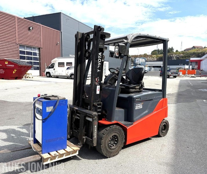 2014 Toyota 8FBMKT25 – 2,5T elektrisk gaffeltruck - ציוד לטיפול בחומרים: תמונה 1 2014 Toyota 8FBMKT25 – 2,5T elektrisk gaffeltruck - ציוד לטיפול בחומרים: תמונה 1