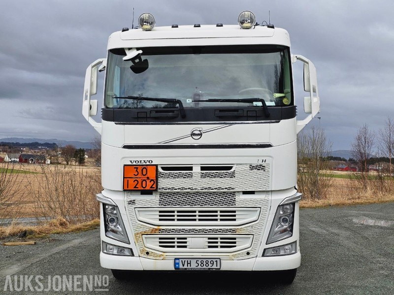 2014 Volvo FH 540 6x2 med tankpåbygg med fem rom - משאית מכל: תמונה 2 2014 Volvo FH 540 6x2 med tankpåbygg med fem rom - משאית מכל: תמונה 2