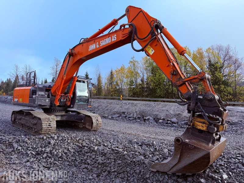 2016 Hitachi ZX300LC-6 Beltegraver - Sentralsmøring, GPS, Tilt og 2 skuffer - מחפר: תמונה 2 2016 Hitachi ZX300LC-6 Beltegraver - Sentralsmøring, GPS, Tilt og 2 skuffer - מחפר: תמונה 2