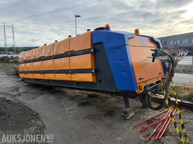 2016 SCHMIDT STRALIQ SALTSPREDER PÅ KROKRAMME. - ציוד בנייה: תמונה 2 2016 SCHMIDT STRALIQ SALTSPREDER PÅ KROKRAMME. - ציוד בנייה: תמונה 2