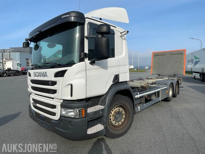 2016 Scania P370 LB6x2 lastebil med lift/løftebord - 3-akslet - Kamera - 208601 km. - מוביל מכולות/ משאית החלפת גוף: תמונה 1 2016 Scania P370 LB6x2 lastebil med lift/løftebord - 3-akslet - Kamera - 208601 km. - מוביל מכולות/ משאית החלפת גוף: תמונה 1