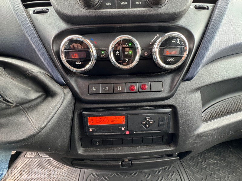 הַחכָּרָה  2017 Iveco Daily dobbelkabin m/kran, Webasto, innredning, inverter og vinterhjul 2017 Iveco Daily dobbelkabin m/kran, Webasto, innredning, inverter og vinterhjul: תמונה 13