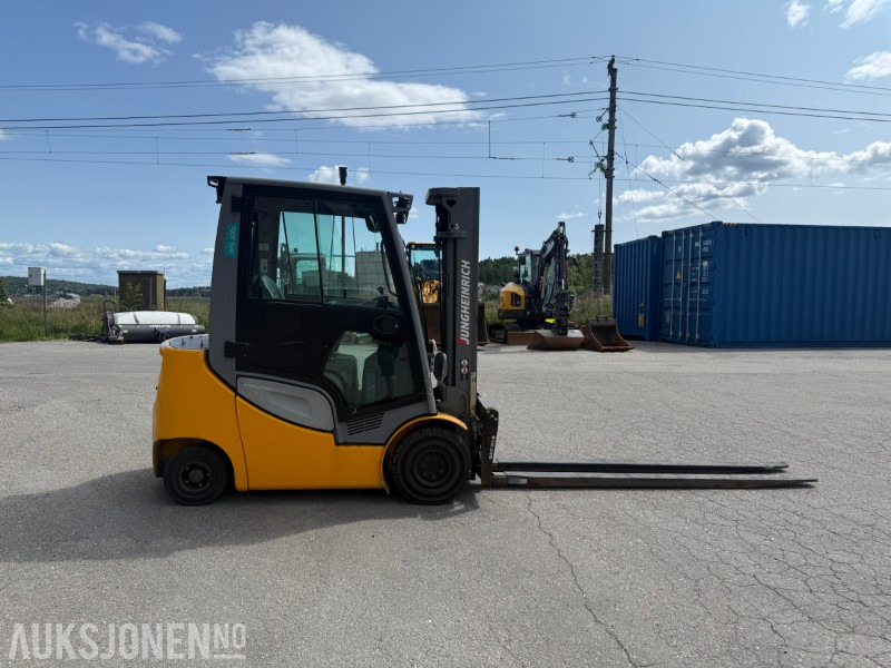 2017 Jungheinrich DFG 320S dieseldrevet motvektstruck med gaffelforlengere - ציוד לטיפול בחומרים: תמונה 2 2017 Jungheinrich DFG 320S dieseldrevet motvektstruck med gaffelforlengere - ציוד לטיפול בחומרים: תמונה 2