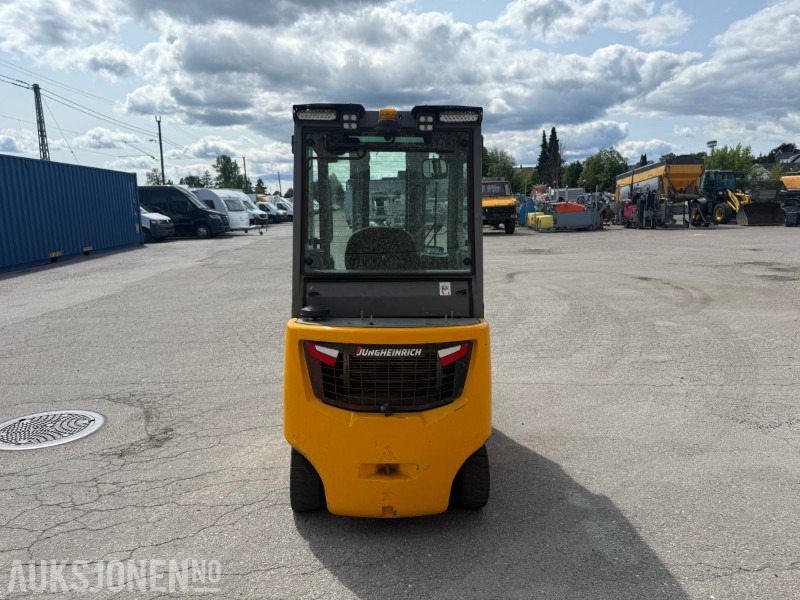 2017 Jungheinrich DFG 320S dieseldrevet motvektstruck med gaffelforlengere - ציוד לטיפול בחומרים: תמונה 4 2017 Jungheinrich DFG 320S dieseldrevet motvektstruck med gaffelforlengere - ציוד לטיפול בחומרים: תמונה 4