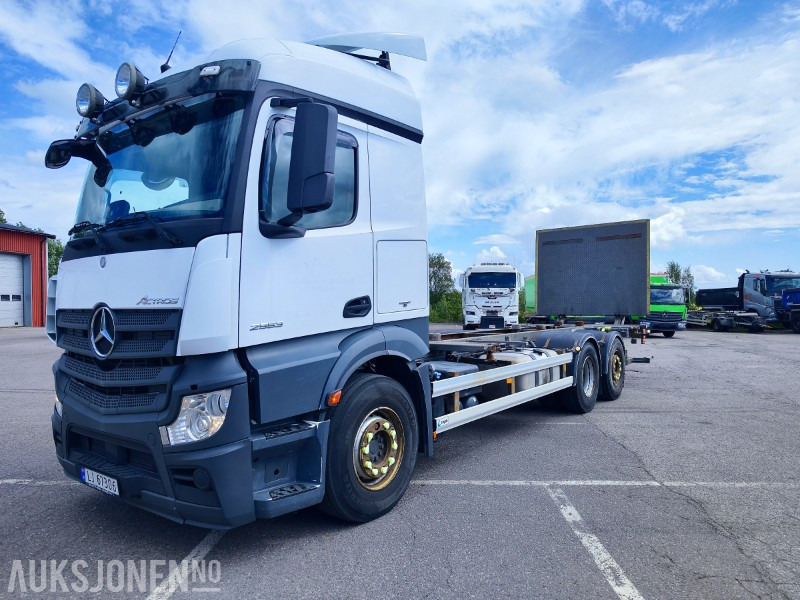 2017 Mercedes-Benz ACTROS chassis - משאית עם שלדת תא: תמונה 1 2017 Mercedes-Benz ACTROS chassis - משאית עם שלדת תא: תמונה 1