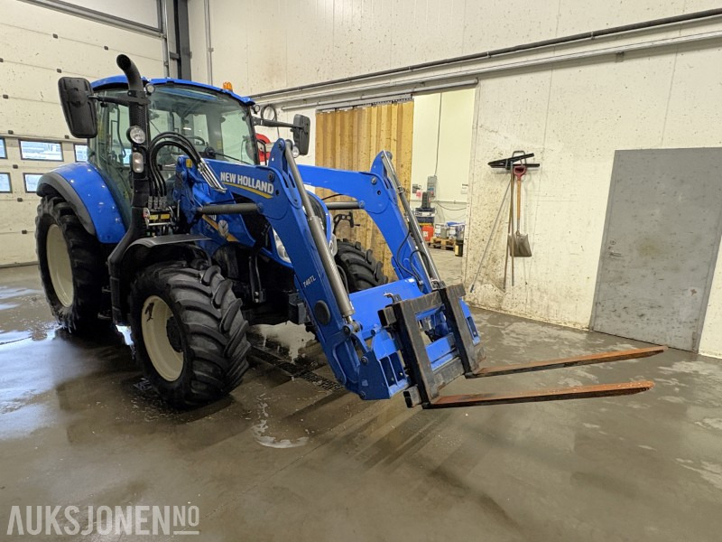 2017 New Holland T5.100 med frontlaster, brøyteskjær, strøkasse, PTO, pallegaffel - 1 429 timer - טרקטור חקלאי: תמונה 2 2017 New Holland T5.100 med frontlaster, brøyteskjær, strøkasse, PTO, pallegaffel - 1 429 timer - טרקטור חקלאי: תמונה 2
