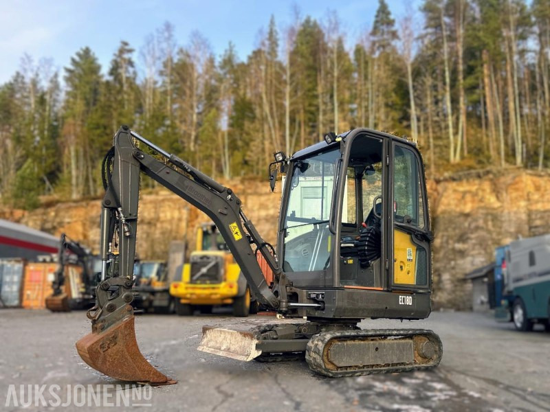 2017 VOLVO EC18D MINIGRAVER 1790 KG SMP GRAVESKUFFE 2358 TIMER - מיני מחפר: תמונה 1 2017 VOLVO EC18D MINIGRAVER 1790 KG SMP GRAVESKUFFE 2358 TIMER - מיני מחפר: תמונה 1