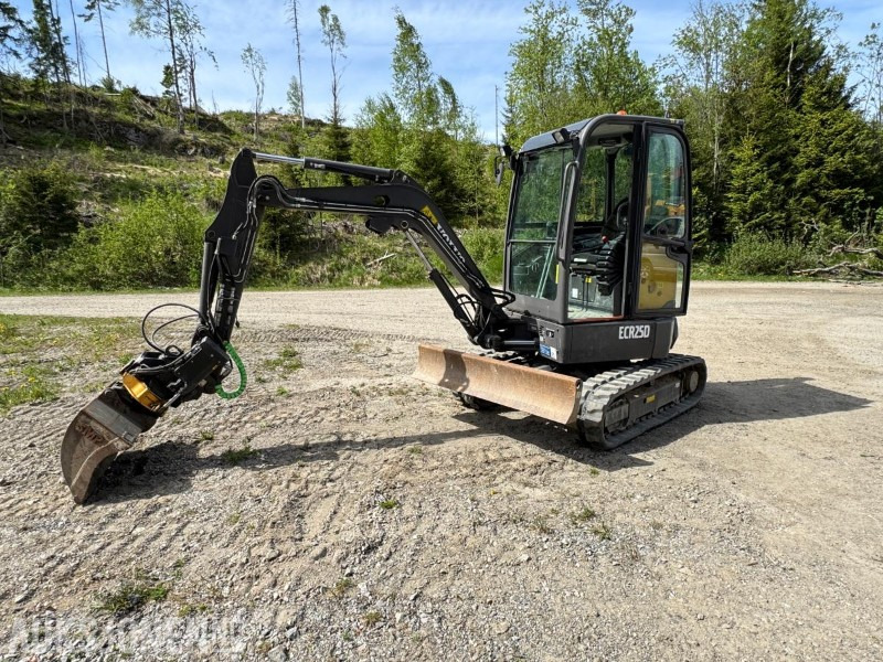 2017 Volvo ECR25D m/Engcon tiltrotator, SE-klype, 3 skuffer, vibroplate, 891 timer, Minigraver - מיני מחפר: תמונה 1 2017 Volvo ECR25D m/Engcon tiltrotator, SE-klype, 3 skuffer, vibroplate, 891 timer, Minigraver - מיני מחפר: תמונה 1