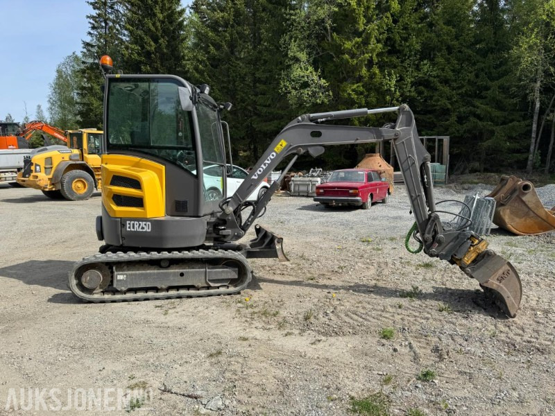 2017 Volvo ECR25D m/Engcon tiltrotator, SE-klype, 3 skuffer, vibroplate, 891 timer, Minigraver - מיני מחפר: תמונה 4 2017 Volvo ECR25D m/Engcon tiltrotator, SE-klype, 3 skuffer, vibroplate, 891 timer, Minigraver - מיני מחפר: תמונה 4