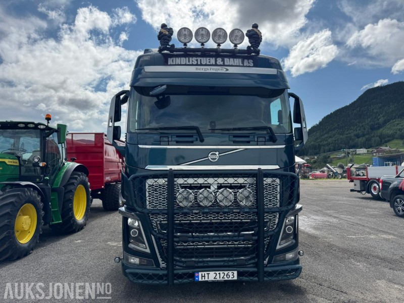 2018 Volvo FH16 8X4 komplett tømmerbil med kran og henger. - משאית עץ, משאית מנוף: תמונה 2 2018 Volvo FH16 8X4 komplett tømmerbil med kran og henger. - משאית עץ, משאית מנוף: תמונה 2