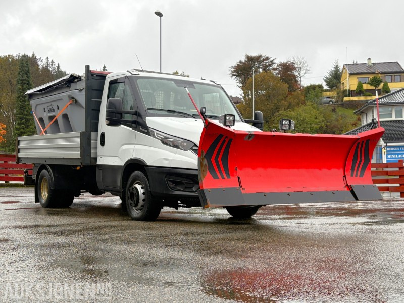 2019 Iveco Daily planbil m/ Hilltip IceStriker og Western Wide-Out brøyteplog - EU godkjent til 04.11.2026 - משאית צד נופל/ שטוחה: תמונה 2 2019 Iveco Daily planbil m/ Hilltip IceStriker og Western Wide-Out brøyteplog - EU godkjent til 04.11.2026 - משאית צד נופל/ שטוחה: תמונה 2