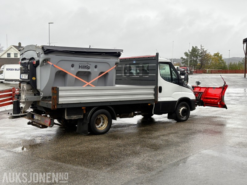 2019 Iveco Daily planbil m/ Hilltip IceStriker og Western Wide-Out brøyteplog - EU godkjent til 04.11.2026 - משאית צד נופל/ שטוחה: תמונה 3 2019 Iveco Daily planbil m/ Hilltip IceStriker og Western Wide-Out brøyteplog - EU godkjent til 04.11.2026 - משאית צד נופל/ שטוחה: תמונה 3