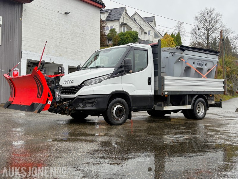 2019 Iveco Daily planbil m/ Hilltip IceStriker og Western Wide-Out brøyteplog - EU godkjent til 04.11.2026 - משאית צד נופל/ שטוחה: תמונה 1 2019 Iveco Daily planbil m/ Hilltip IceStriker og Western Wide-Out brøyteplog - EU godkjent til 04.11.2026 - משאית צד נופל/ שטוחה: תמונה 1