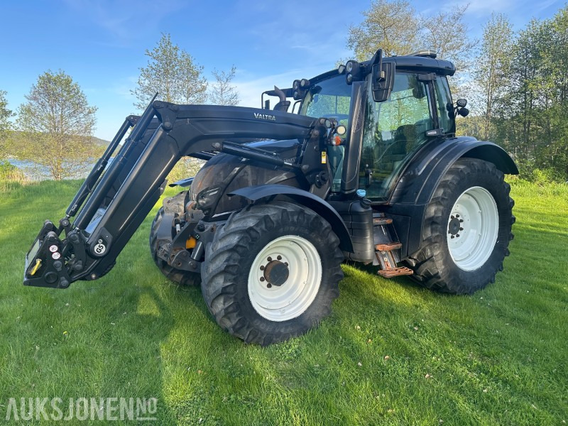 2019 Valtra N174 med frontlaster og mye utstyr - טרקטור חקלאי: תמונה 1 2019 Valtra N174 med frontlaster og mye utstyr - טרקטור חקלאי: תמונה 1