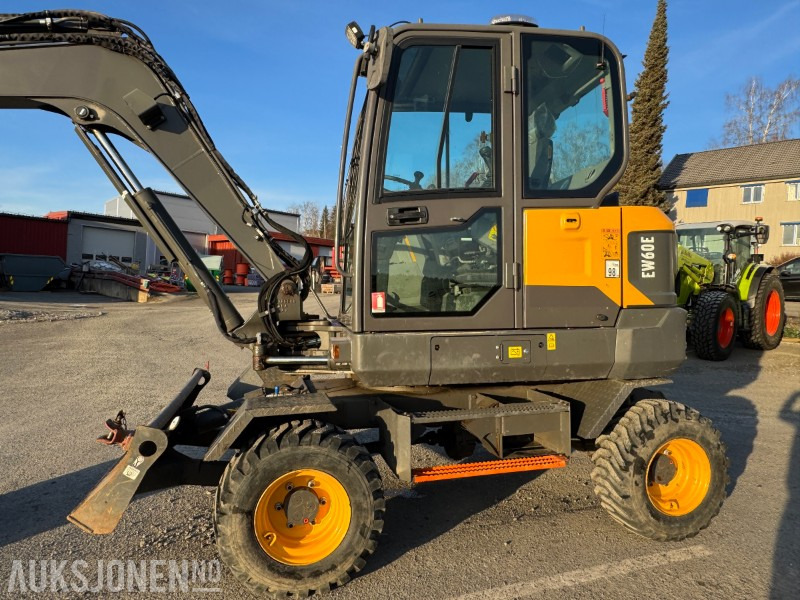2020 Volvo EW60E HJULGRAVER MED TOLTROTATOR OG 2 SKUFFER - מחפר: תמונה 2 2020 Volvo EW60E HJULGRAVER MED TOLTROTATOR OG 2 SKUFFER - מחפר: תמונה 2