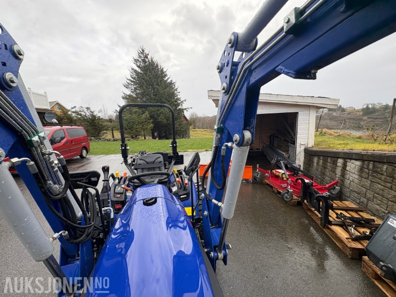 טרקטור חקלאי 2021 Farmtrac 26H 4WD - KUN 98 timer! - mye tilbehør / ekstra utstyr|: תמונה 9