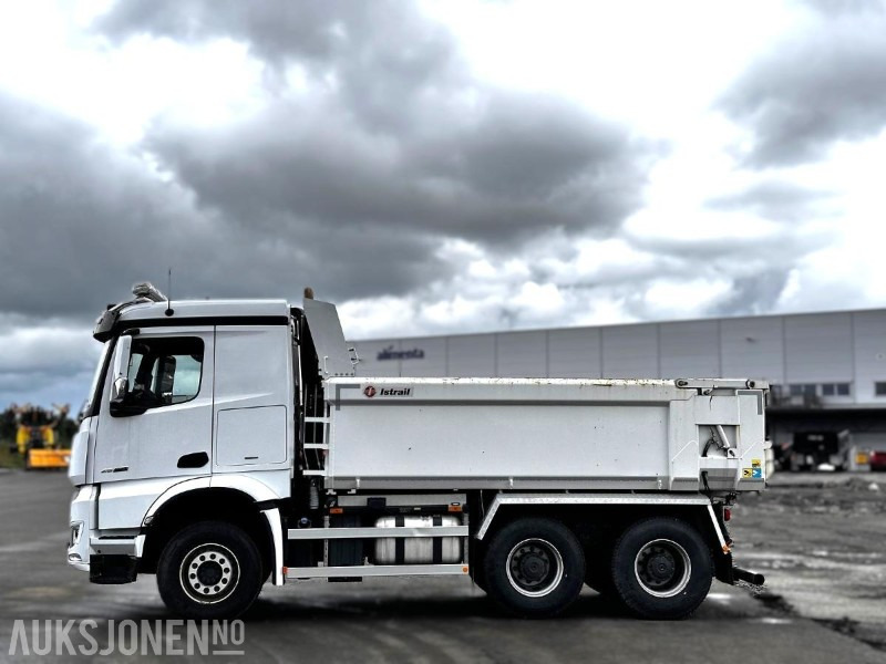 2023 Mercedes-Benz Arocs tippbil m/ Istrail tippkasse – 53 374 km - מזהיר: תמונה 2 2023 Mercedes-Benz Arocs tippbil m/ Istrail tippkasse – 53 374 km - מזהיר: תמונה 2