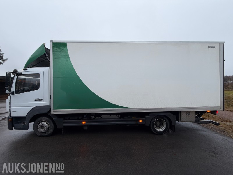 2023 Mercedes-Benz Atego 818 kjøpt ny i Norge - Baklem - 266855 km - משאית תיבה: תמונה 3 2023 Mercedes-Benz Atego 818 kjøpt ny i Norge - Baklem - 266855 km - משאית תיבה: תמונה 3