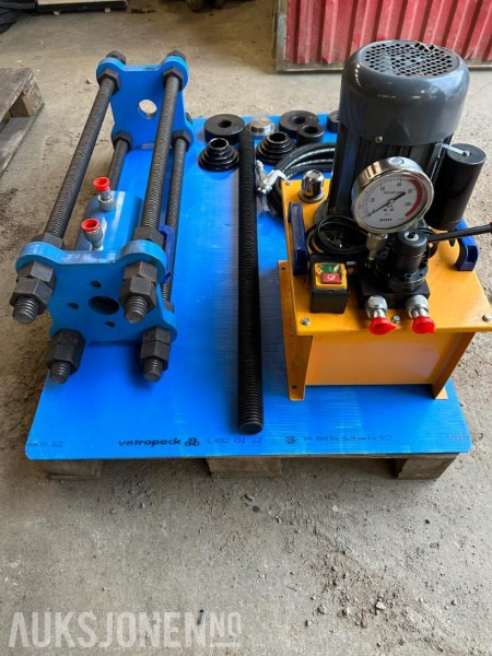 70 TONN HYDRAULISK PRESSE TIL BELTEBOLTER OG FORINGER 220V - ציוד תעשייתי: תמונה 2 70 TONN HYDRAULISK PRESSE TIL BELTEBOLTER OG FORINGER 220V - ציוד תעשייתי: תמונה 2