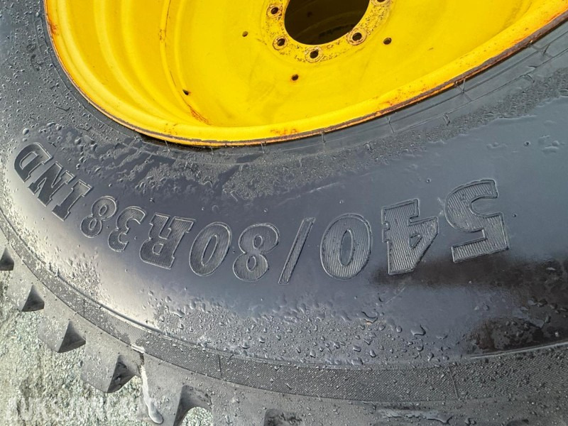 BKT 540/80 R38 440/80 R28 Piggdekk stått JD - מכונה חקלאית: תמונה 3 BKT 540/80 R38 440/80 R28 Piggdekk stått JD - מכונה חקלאית: תמונה 3