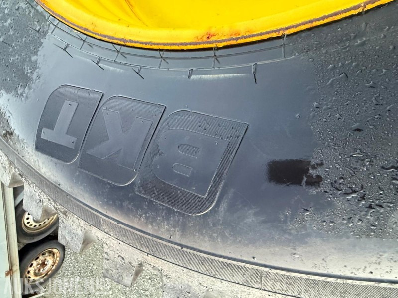 BKT 540/80 R38 440/80 R28 Piggdekk stått JD - מכונה חקלאית: תמונה 2 BKT 540/80 R38 440/80 R28 Piggdekk stått JD - מכונה חקלאית: תמונה 2