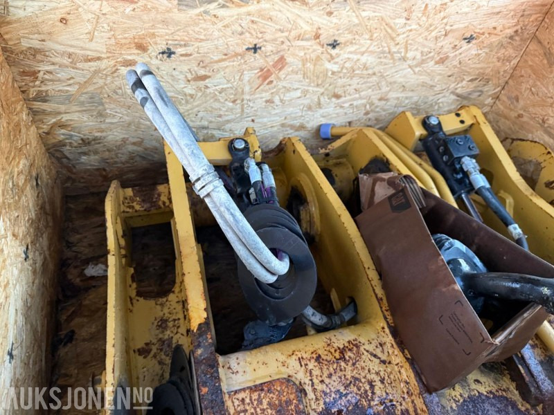 Cat hydraulisk hurtigkopling Cat 938M kopmlett m/Spak - צרופה עבור מכונת בנייה: תמונה 1 Cat hydraulisk hurtigkopling Cat 938M kopmlett m/Spak - צרופה עבור מכונת בנייה: תמונה 1