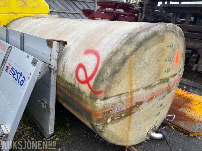 Glassfibertank 5000 Liter - ציוד בנייה: תמונה 3 Glassfibertank 5000 Liter - ציוד בנייה: תמונה 3