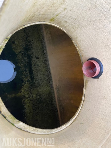 Glassfibertank på 9 m3 - ציוד בנייה: תמונה 4 Glassfibertank på 9 m3 - ציוד בנייה: תמונה 4